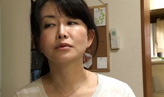 Lusty girlfriend Sayoko Kuroki gives a titjob and rides a hard meat bazooka